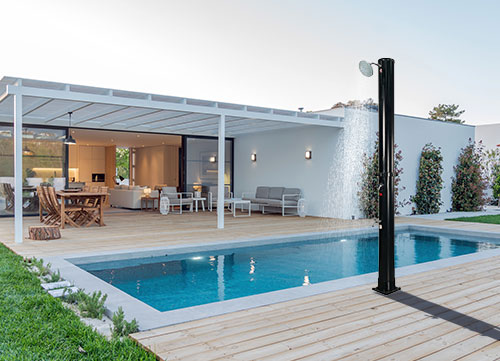 Doccia solare per piscina: guida completa e consigli per l'acquisto